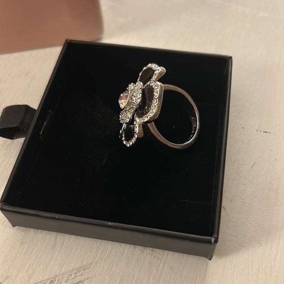 Lia Sophia dazzling flower ring - Picture 2 of 6